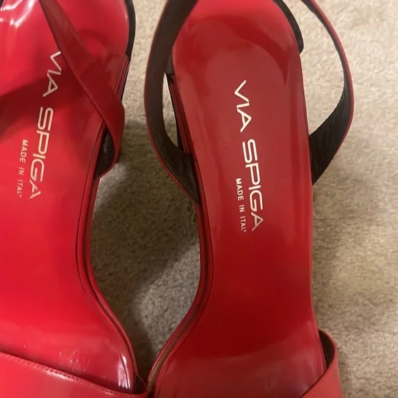 Sexy red heels - Picture 2 of 5